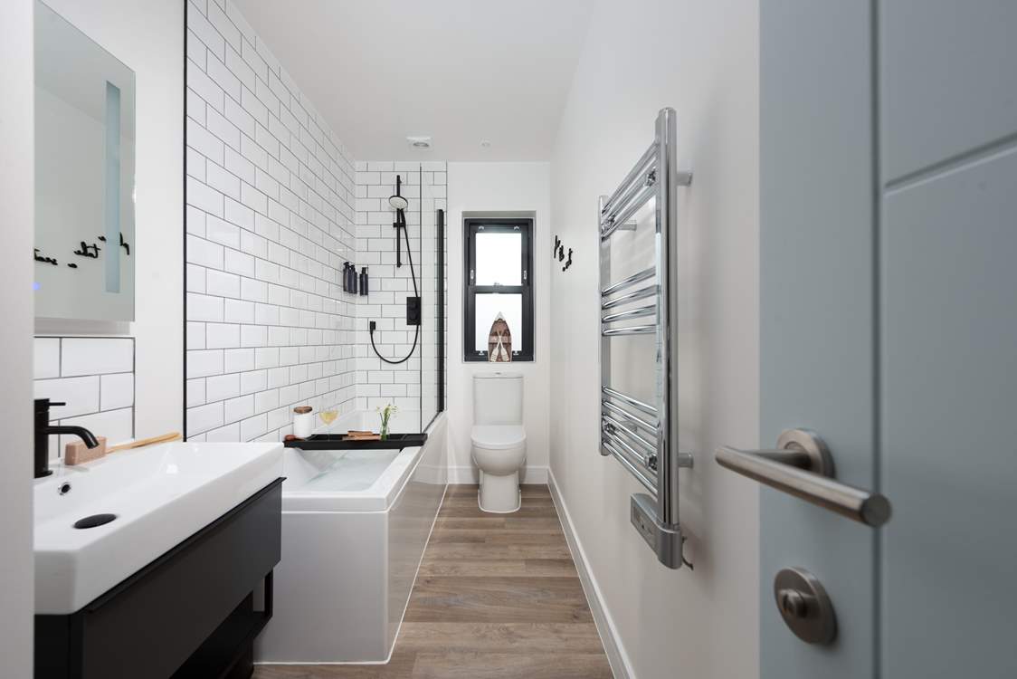 Luxury Private Apartment To Rent Mousehole Cornwall - Bathroom With Full Size Bath And Fitted Shower