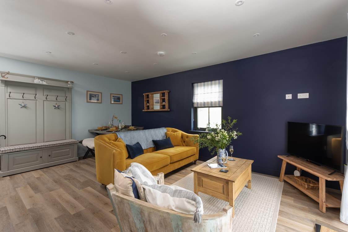 Luxury Private Apartment To Rent Mousehole Cornwall - Open Plan Living And Dining Area With Sea Views